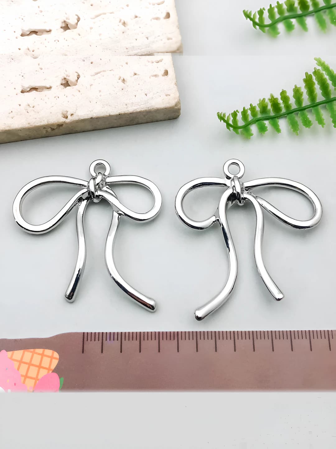 1 dona oq k rangli katta bow 43x42mm-6g-21379