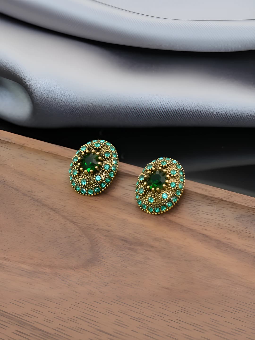 Women's green zircon retro stud earrings, geometric design element, Euro-American style
