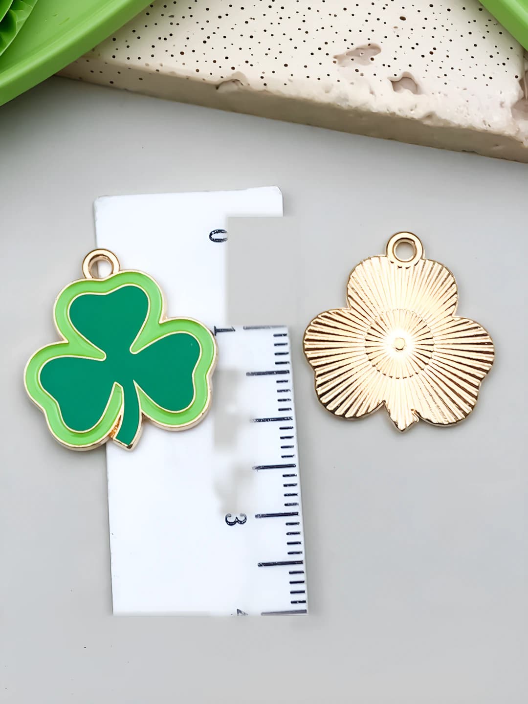 1 pc enamel Irish clover 21x22mm-1.8g