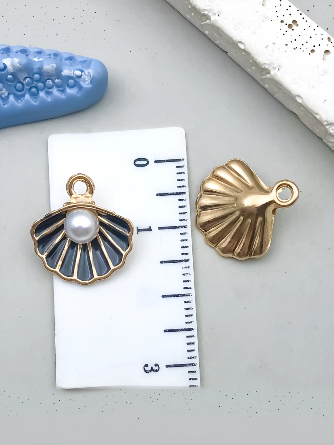 Qora konchali okean marvaridi qovurg'a bilan 16x14mm-0.85g
