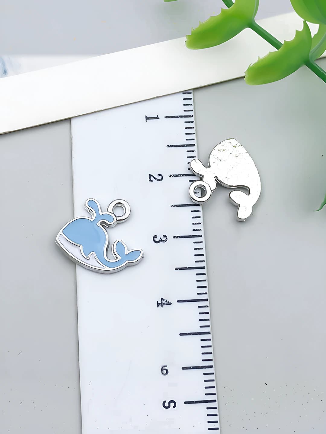 1 pc White K Blue Sea Whale 12x13mm-0.6g-21904