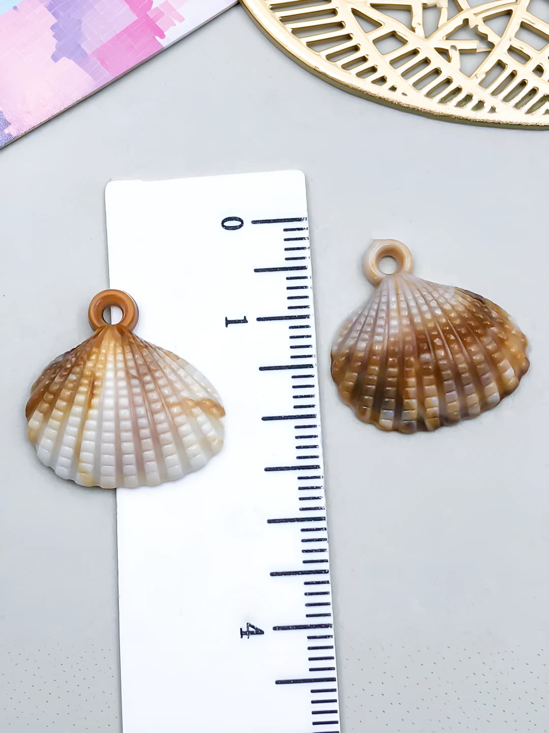 1 pc Small Beige acrylic sea shell 20x20x5mm-0.5g-23608