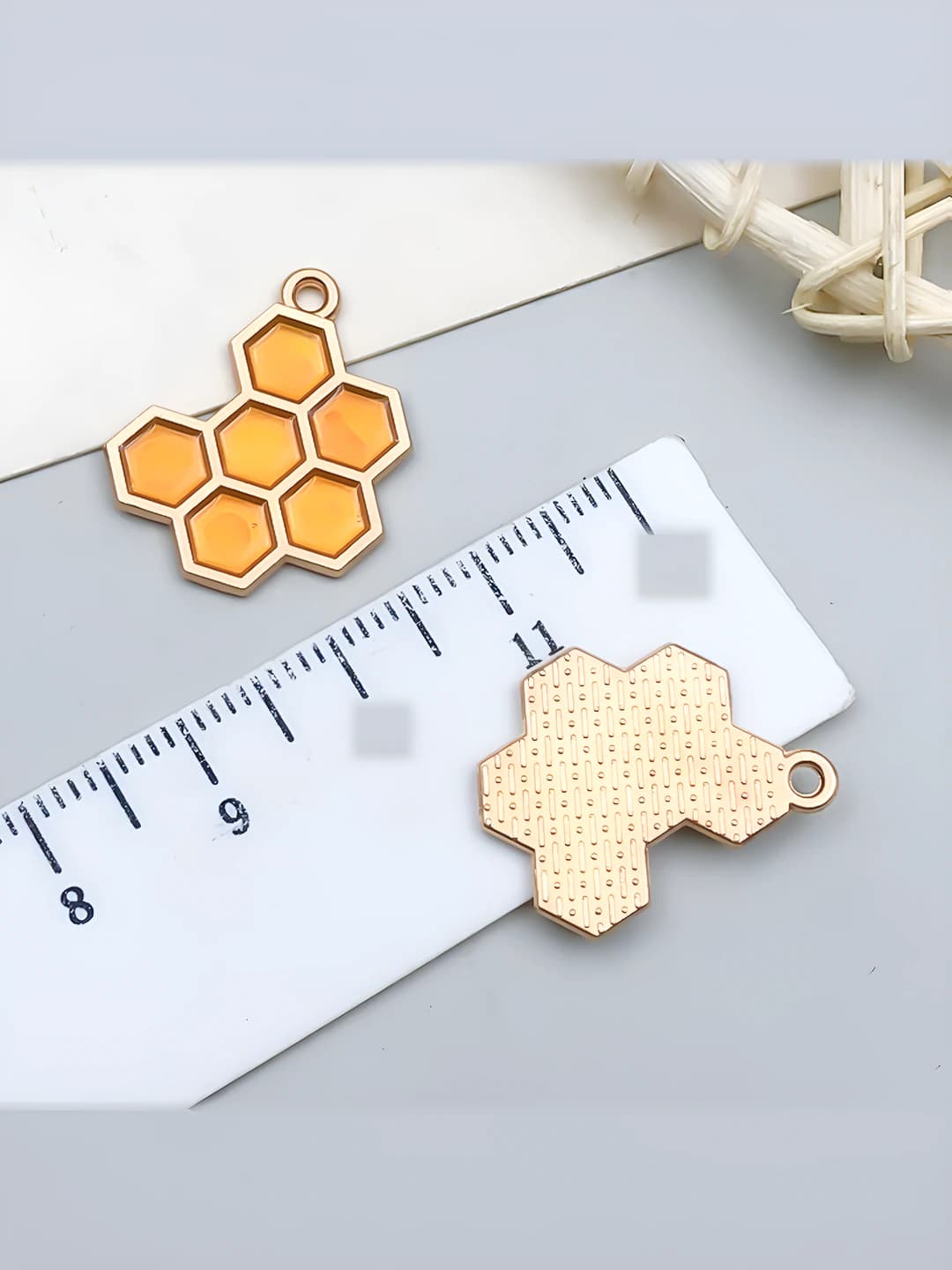 1 pc, yellow, honeycomb, 16x20mm, 1.1g
