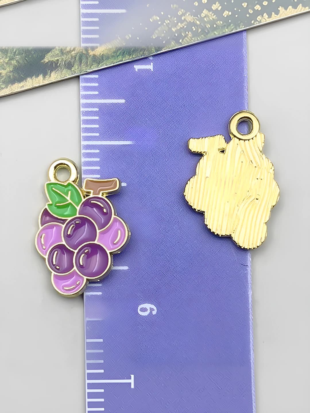 1 шт. фиолетовый виноград 17x11x1mm-0.6g
