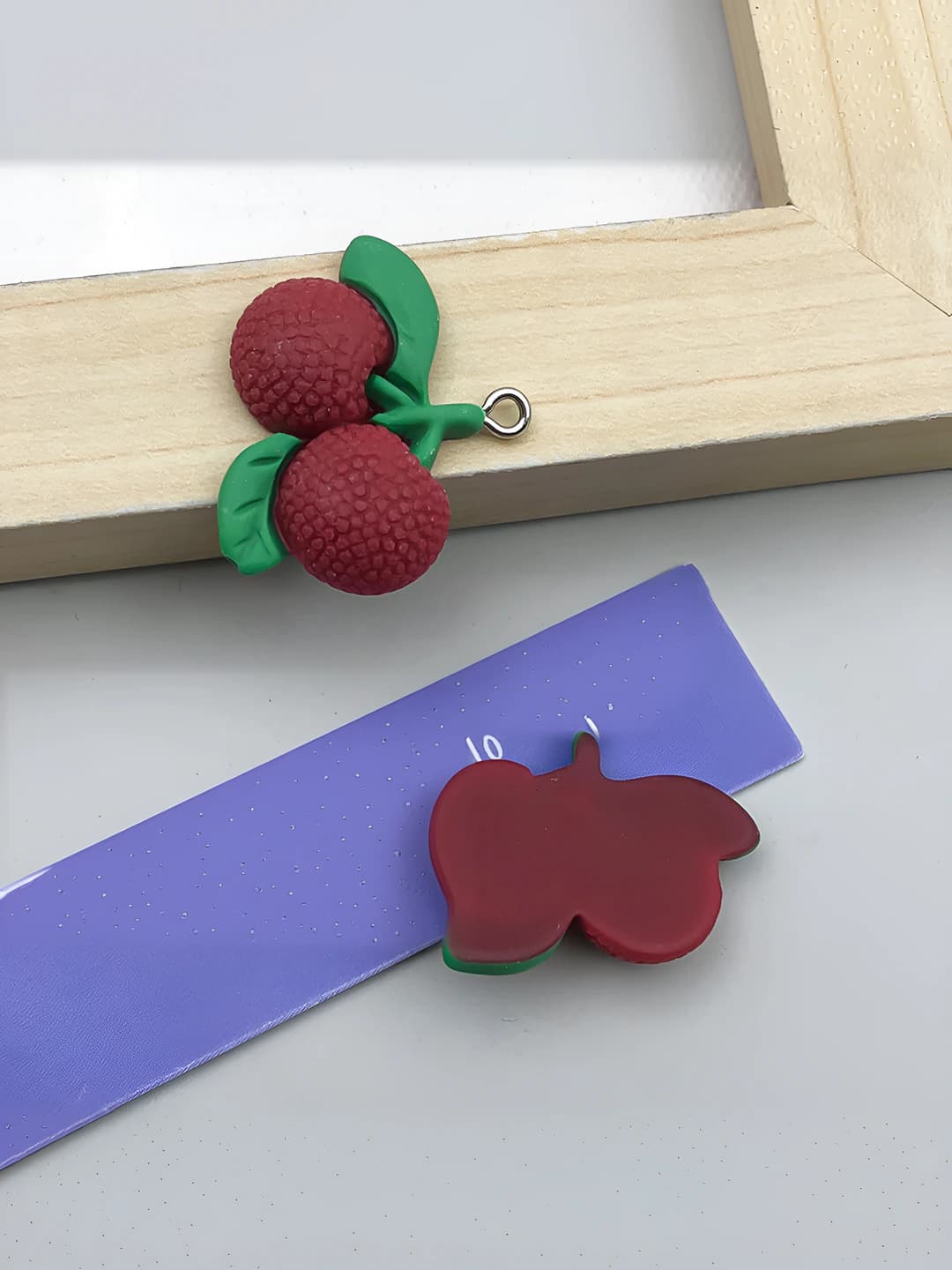 1 pc Red resin bayberry 26x30mm-2g-24233