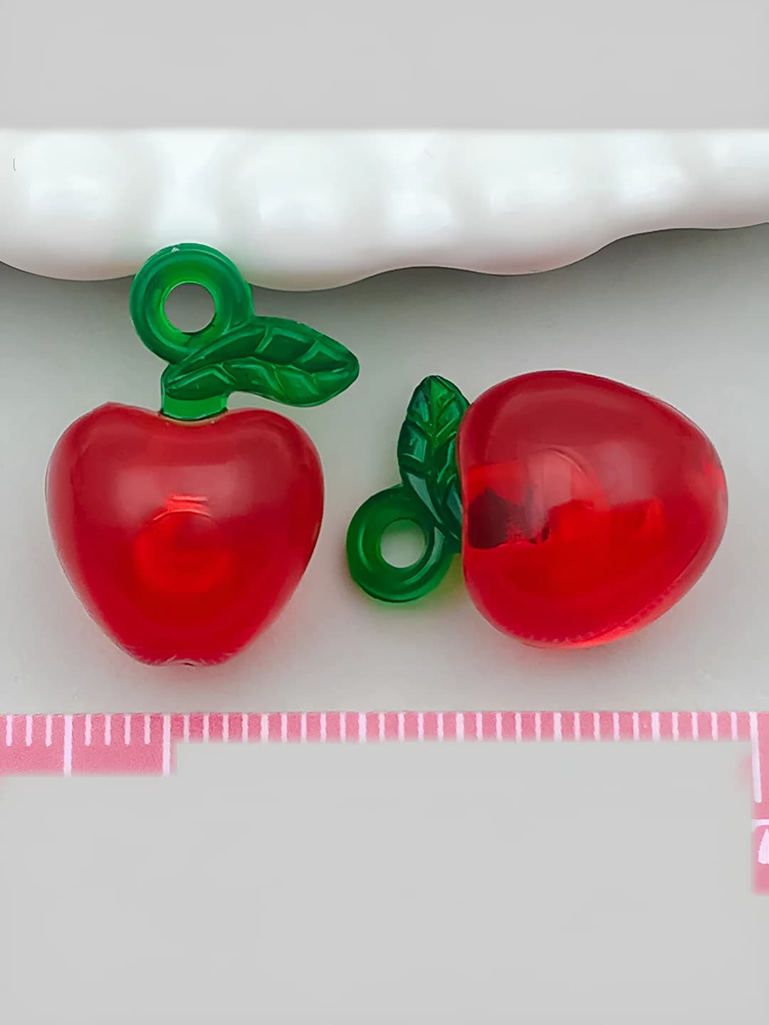 1 pc Red acrylic apple 20x14mm-1.71g-22169