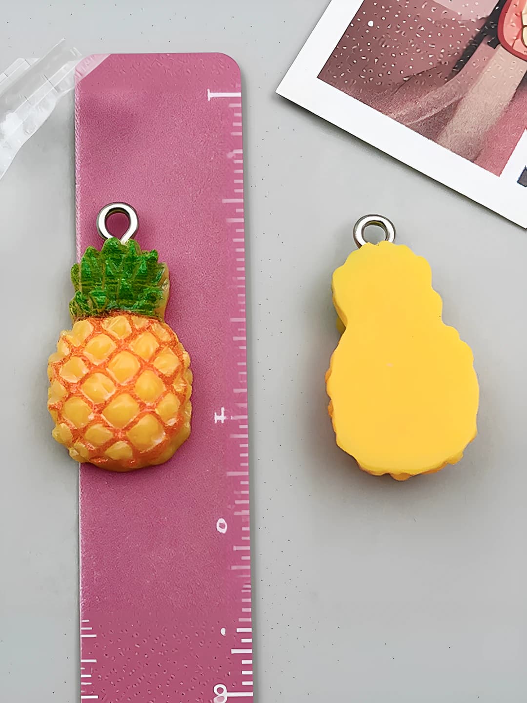 Sariq rezinli ananas 25x13x7mm-1.3g