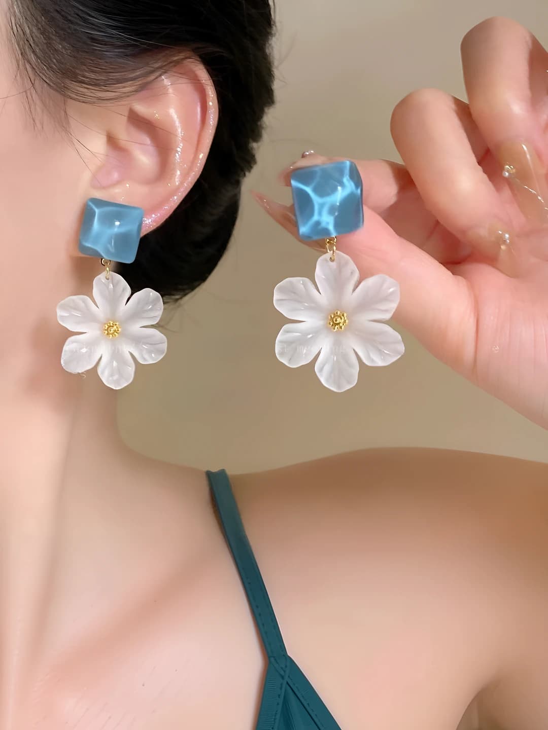 Blue square flowers