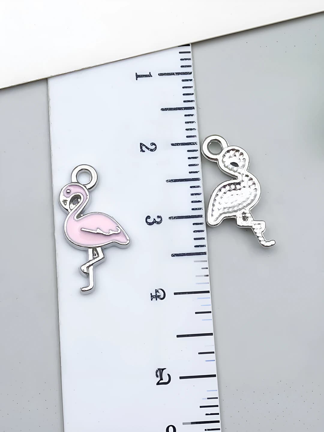 1 pc White K Pink Flamingo 8x17mm-0.5g-21895