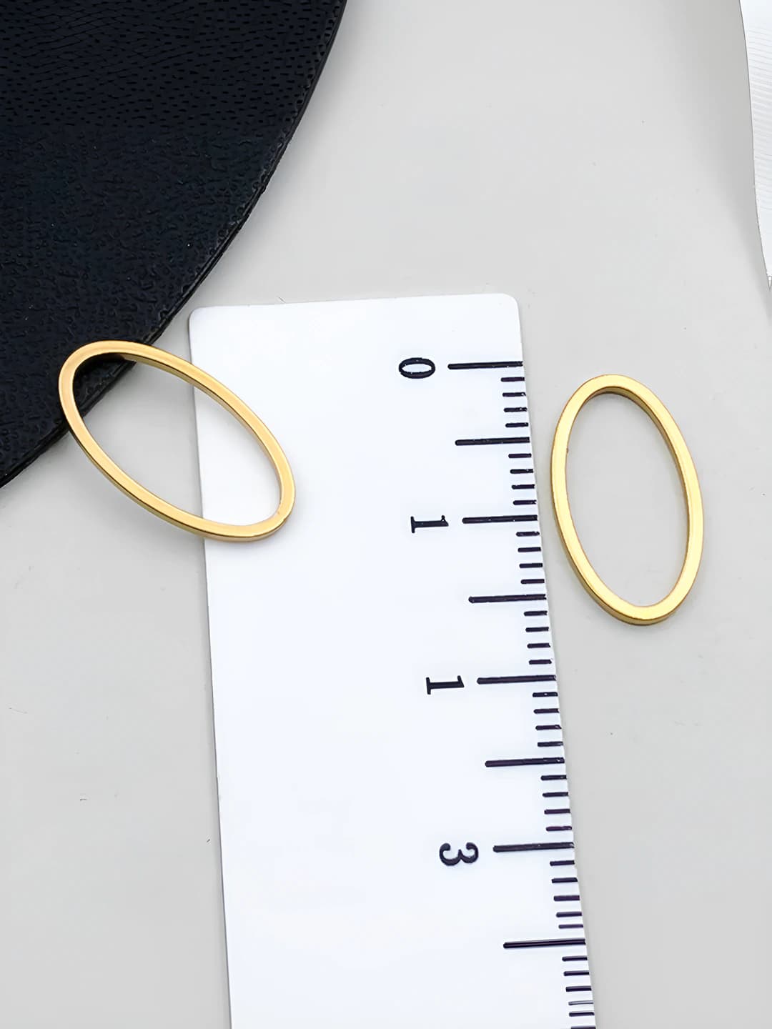 1 pc 9x16x1mm small oval frame gold-0.22g