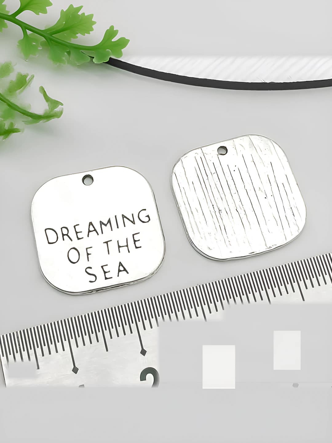 1 pc square DREAMING-OF-THE-SEA plate 19x19mm-2.4g