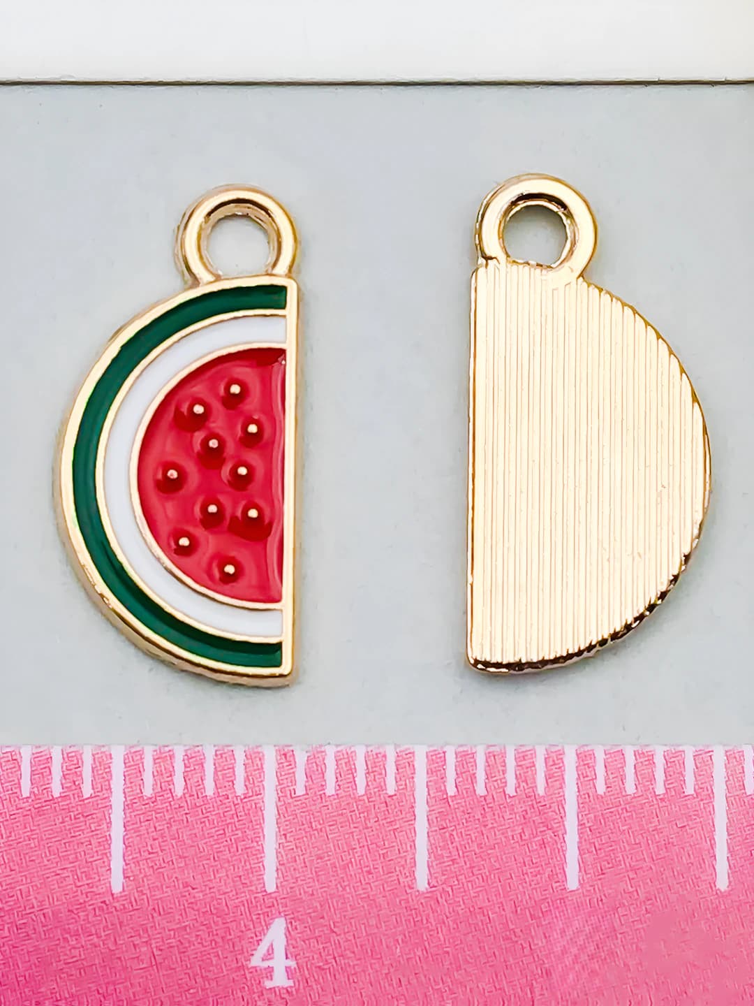 1 red watermelon, 8x17mm, 0.7g