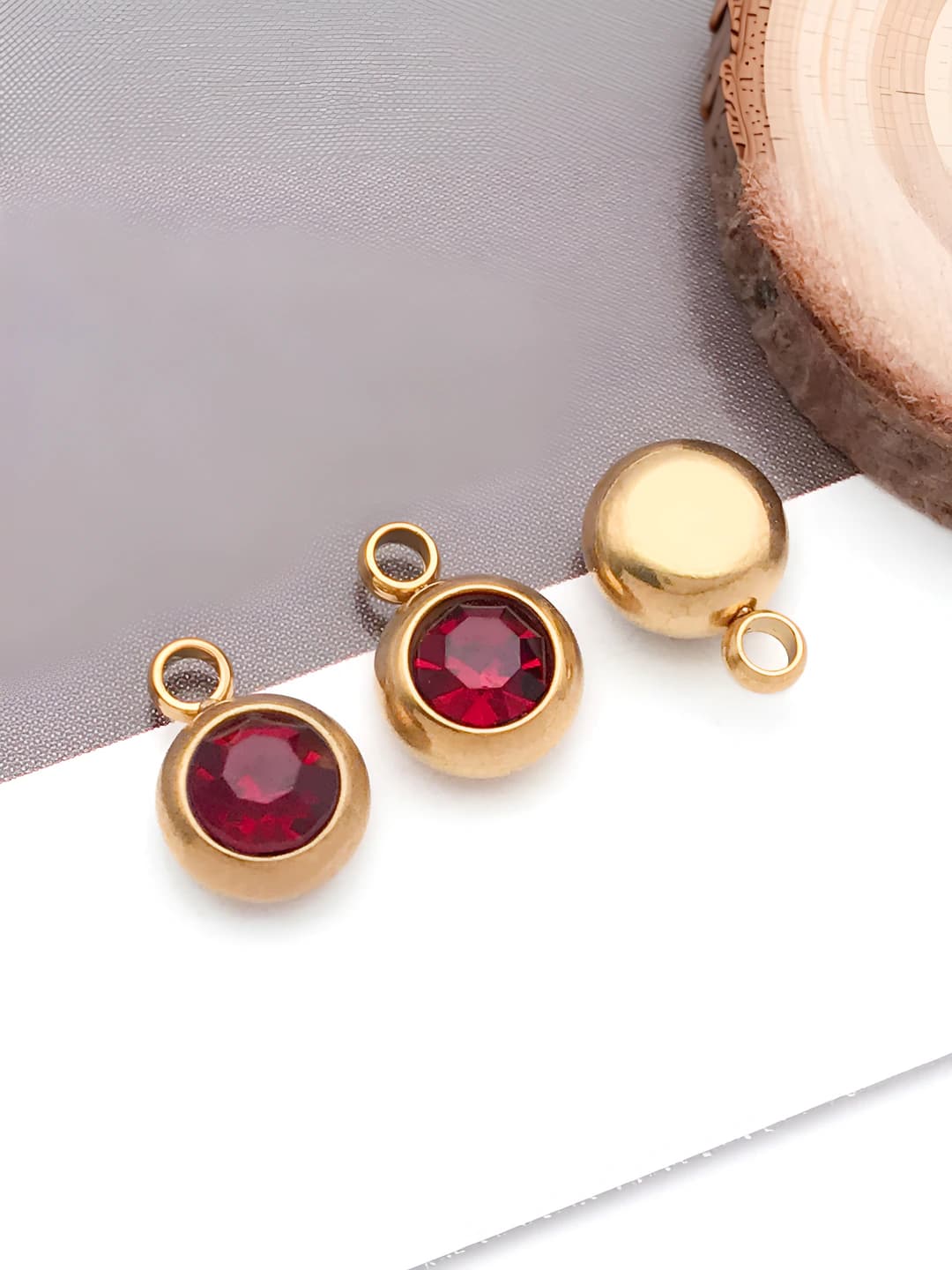 1 pc gold, 6x8.5x4mm, horizontal, 1.5mm, dark red