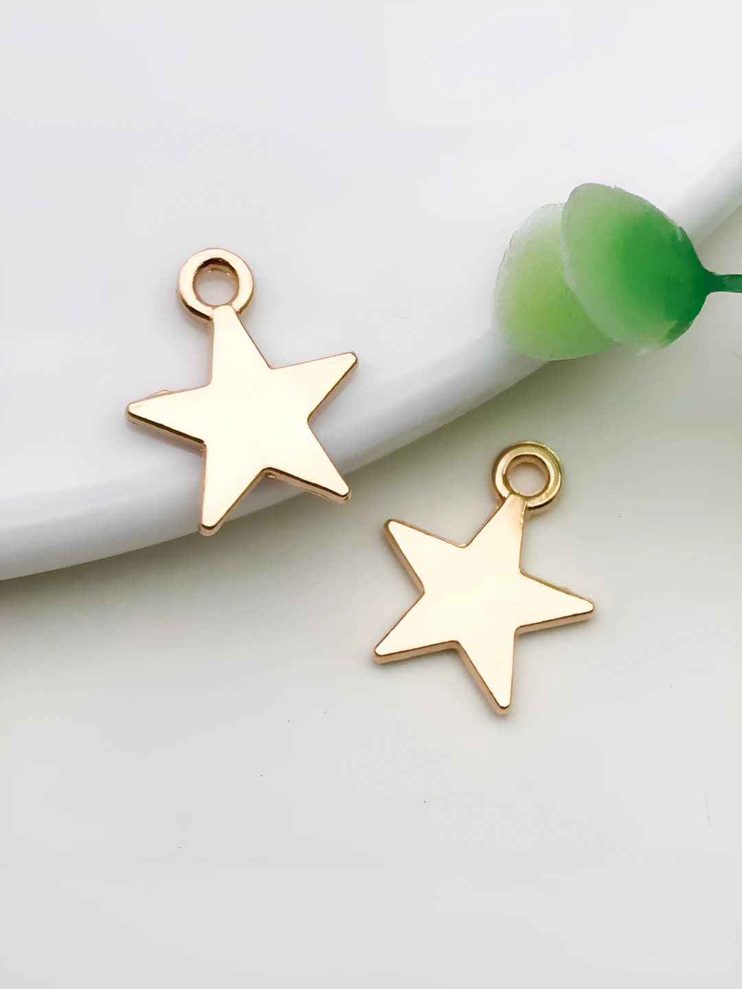 1 pc five-point star, 7.7x11mm, 0.3g