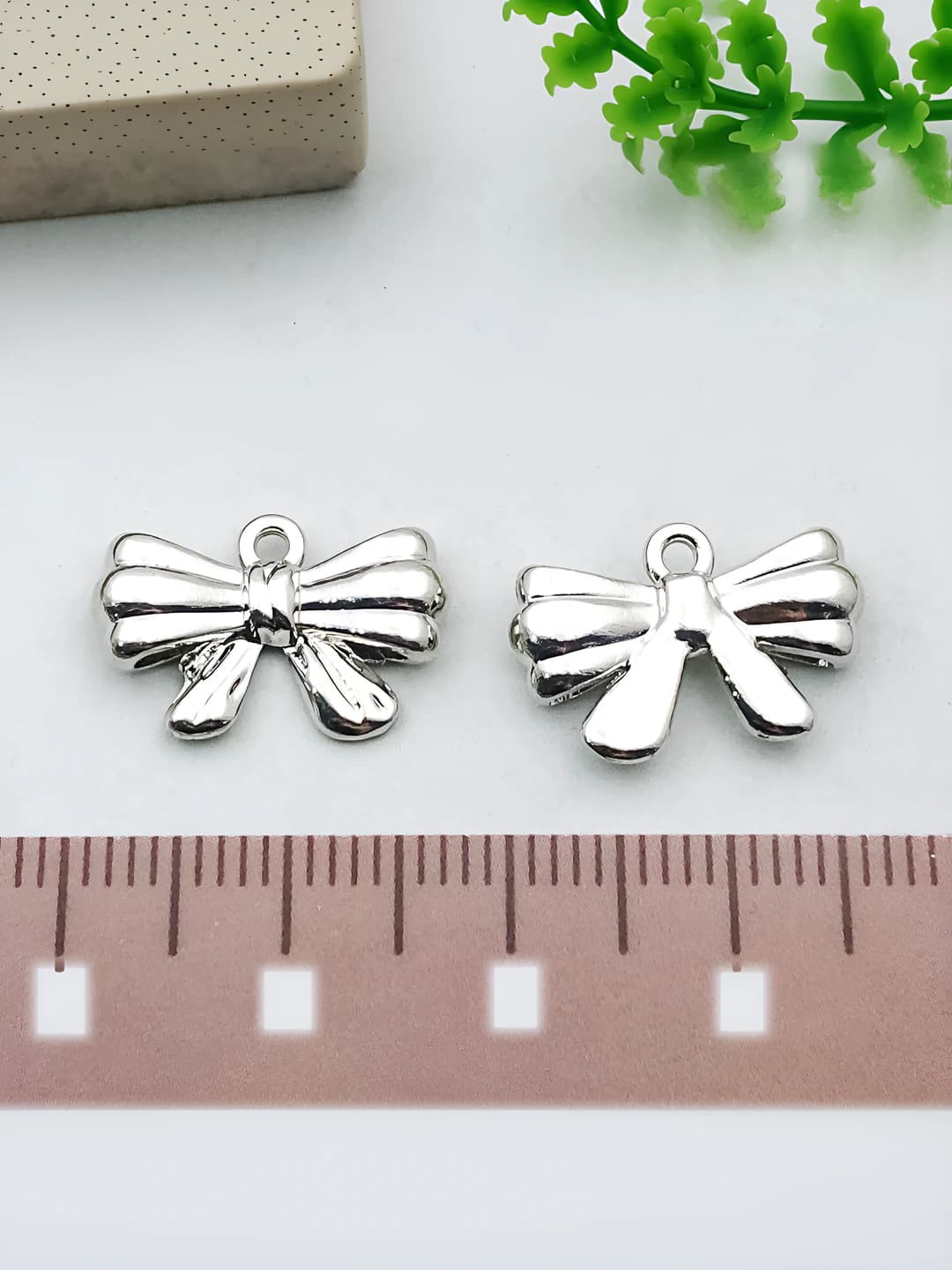 1 dona oq k rangli kichik bow 11x17mm-1.2g-21385