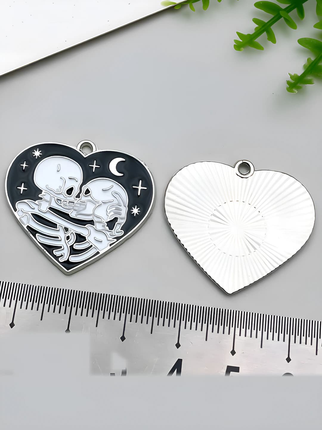 Antique silver heart-skull crystal base 27x19mm-3.5g