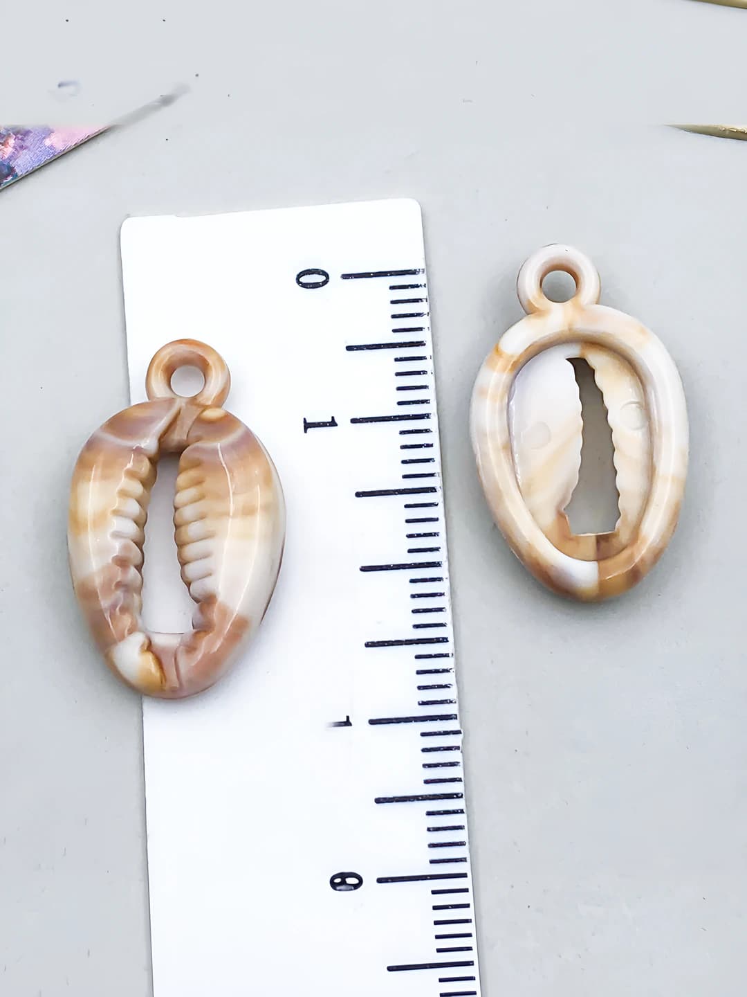 1 dona Bej akril dengiz qo'ng'iroq, 24x14x5mm, 0.7g