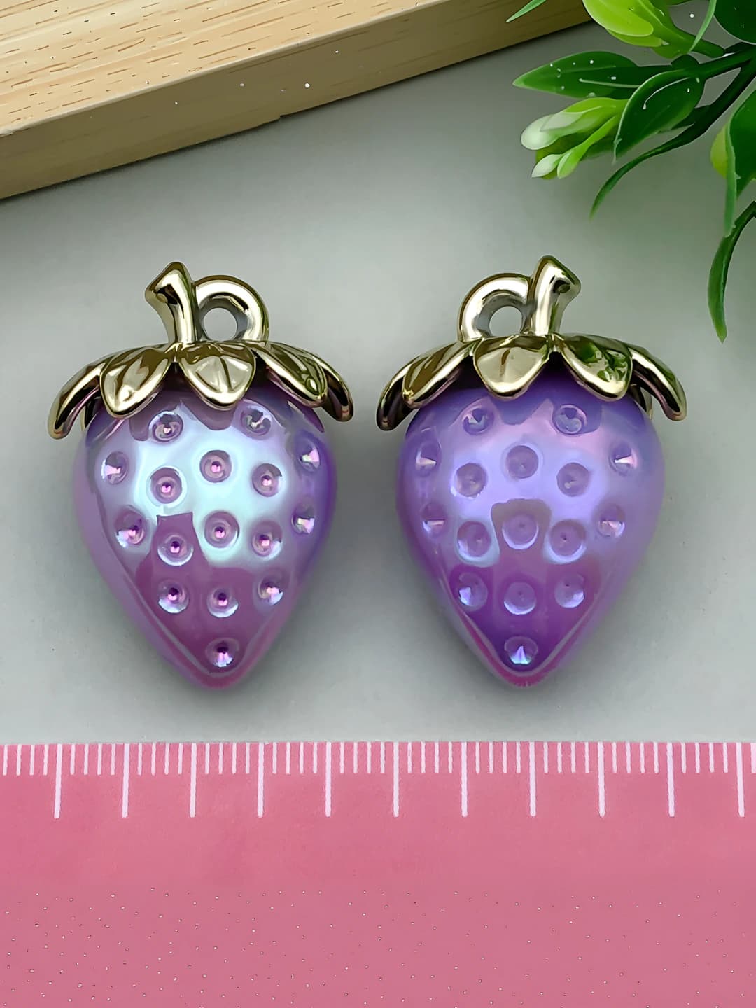 Binafsha, rang-barang, to'q rang, katta qulupnay, 31x23mm, 4.2g