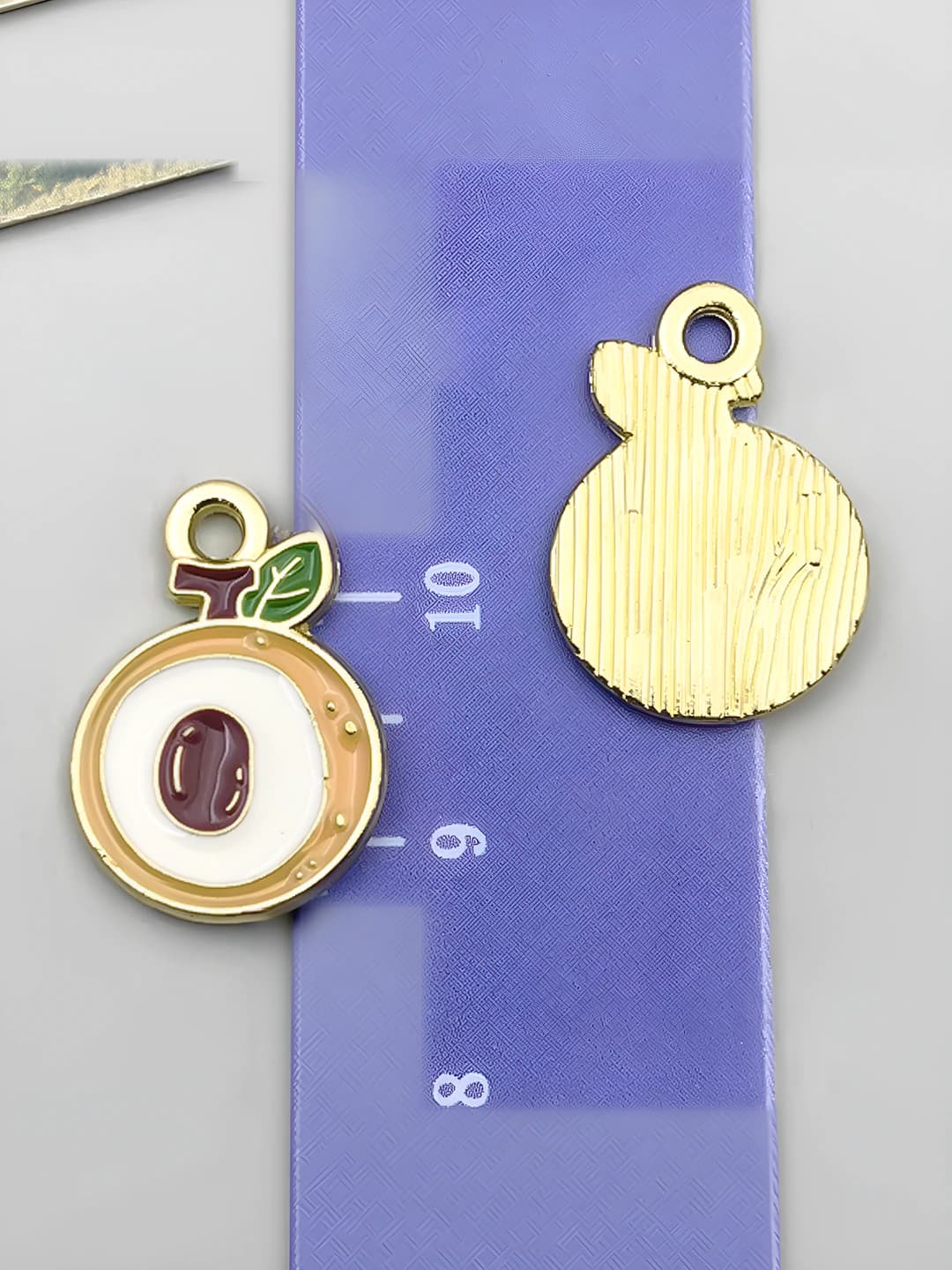 1 шт Белый каплевидный фрукт лонган 18x13x1mm-0.9g-24406
