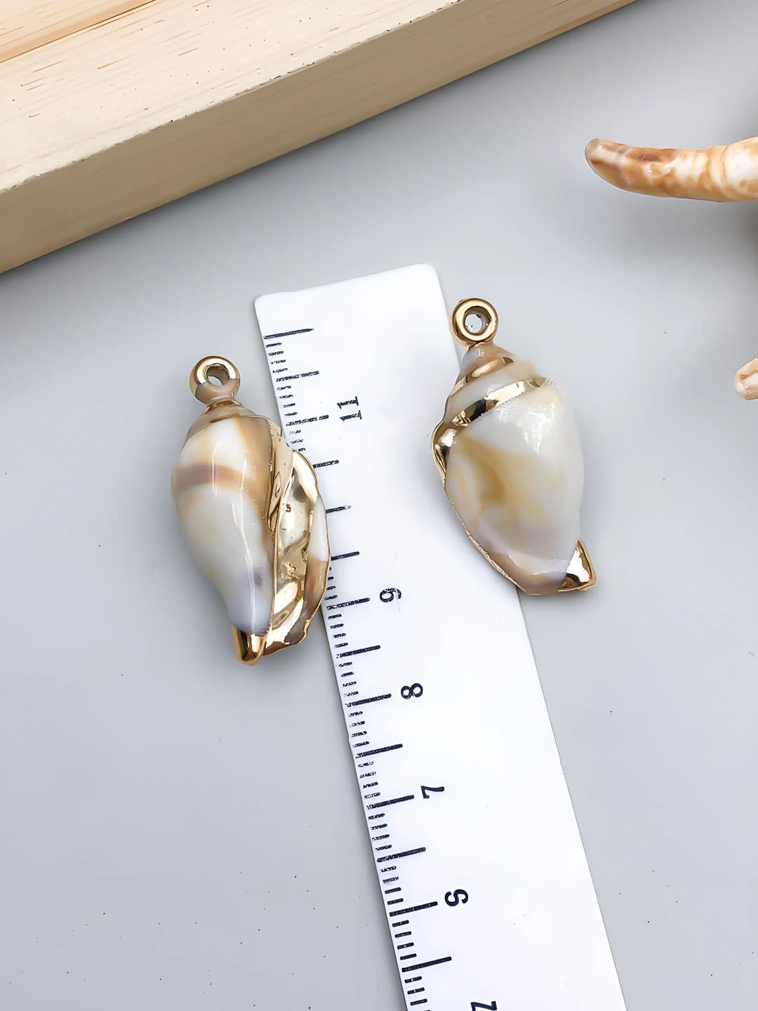 1 pc laser gold off-white acrylic 32x15x12mm-2g-23615