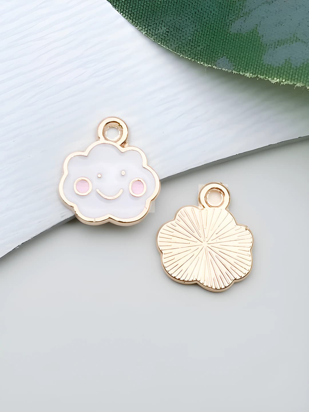 Улыбающееся облако 12x13mm-0.5g