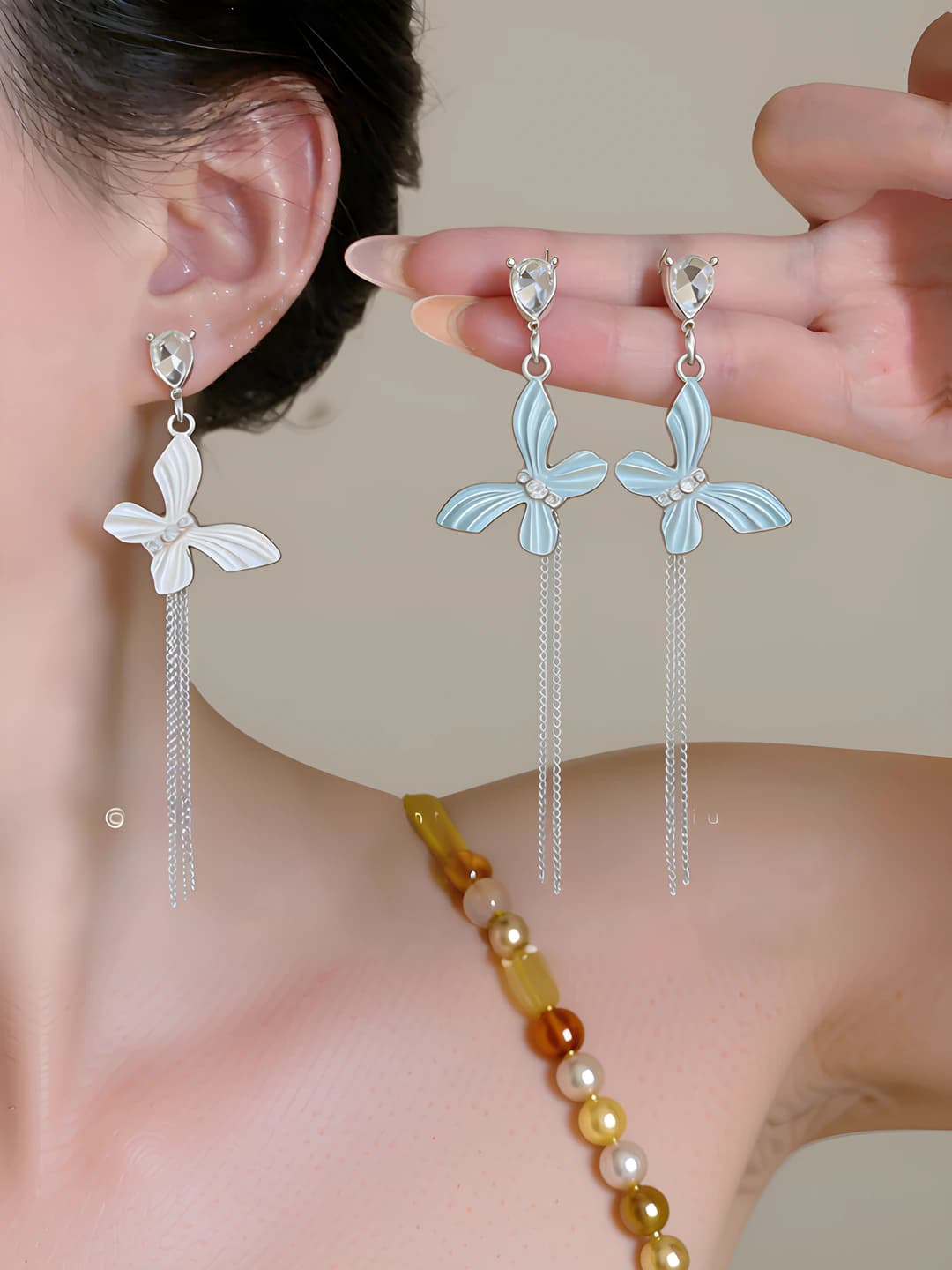 Women's earrings: alloy, diamond inlay, butterfly shape, fresh and sweet style, simple and versatile summer accessories
