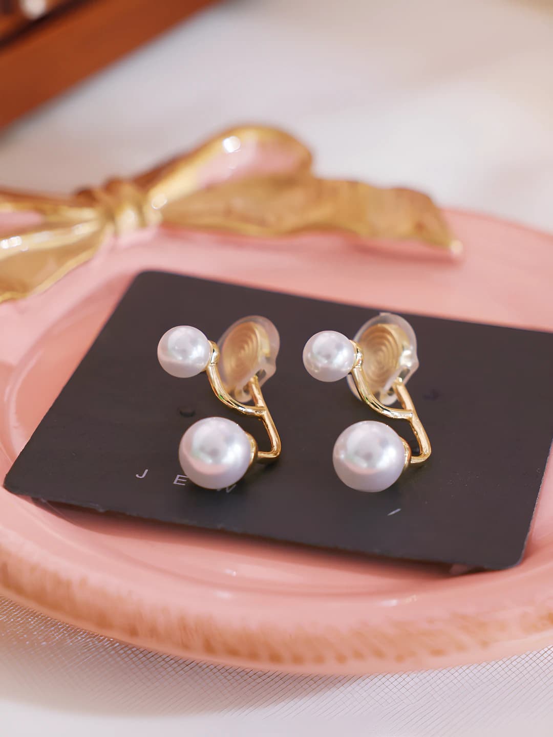 Double pearl clip-on earrings, 1 pair