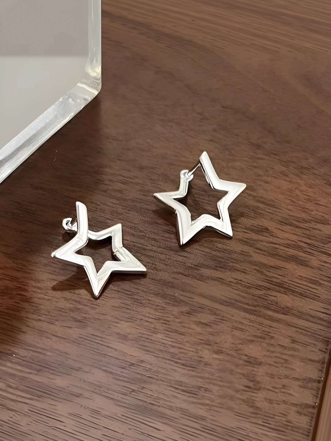 Cut-out star earrings