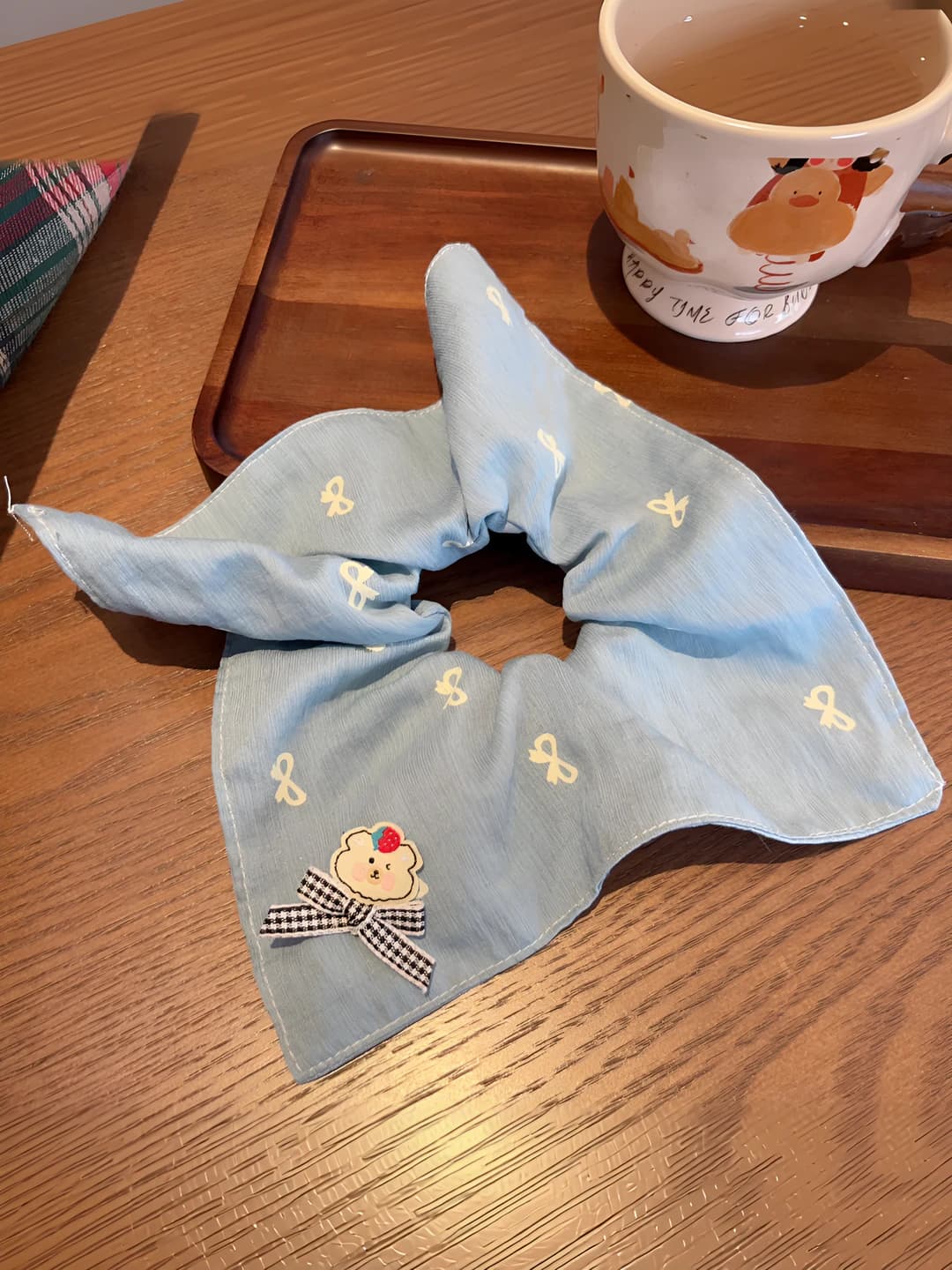 Ko'k bow, kvadrat