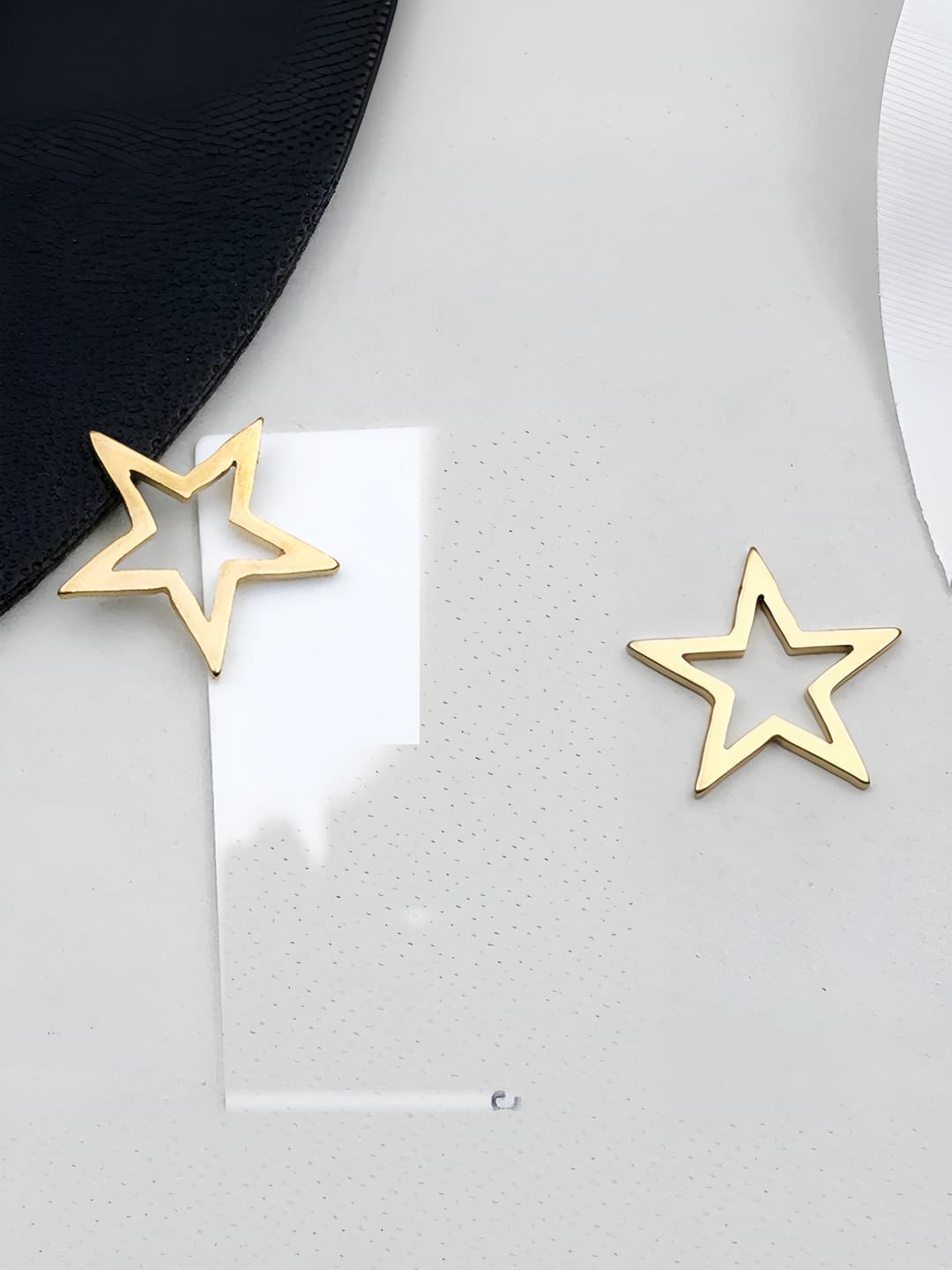 1 pc 8x9x1mm small pentagon frame gold-0.32g