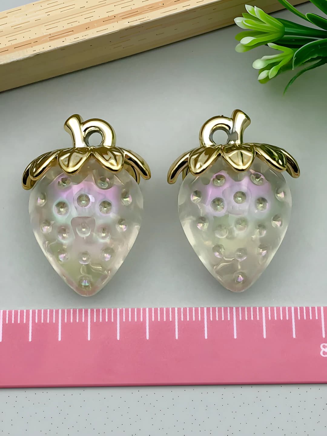 Clear, multicolour, strawberry, 31x23mm, 4.2g
