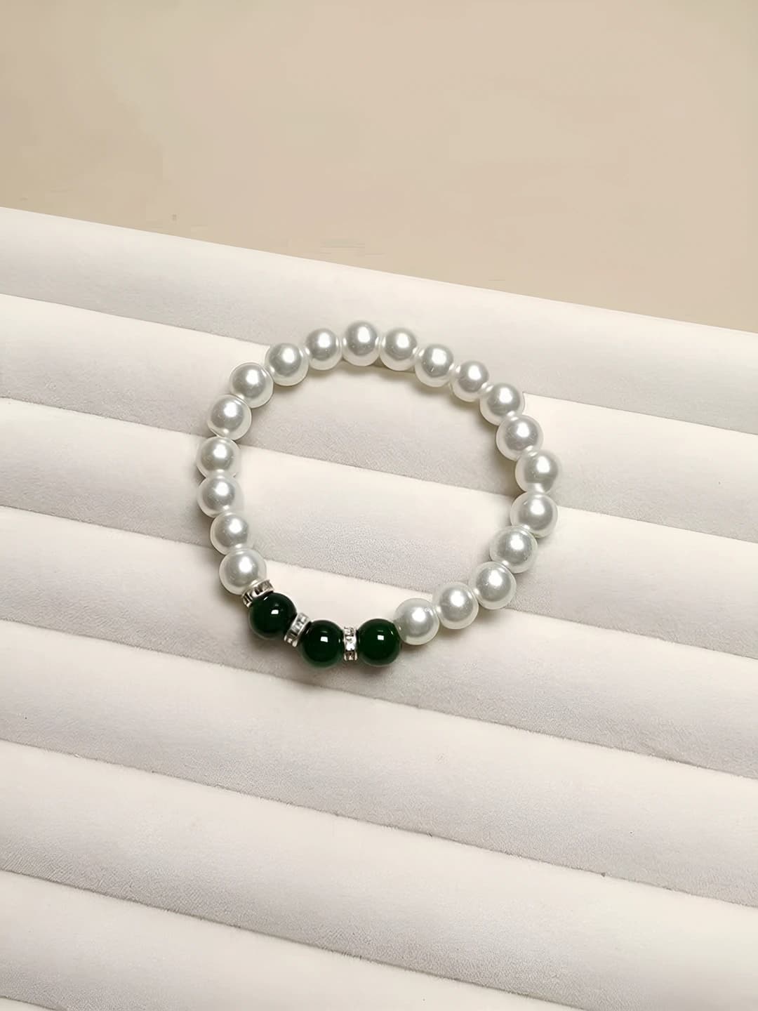 Green, pearl bracelet