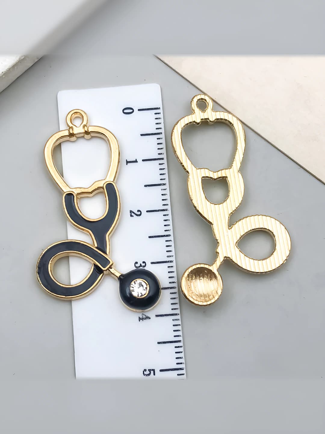 1 ta katta KC oltin qora tibbiyot asbobi olmosli stetoskop 43x23mm-3.35g-23232