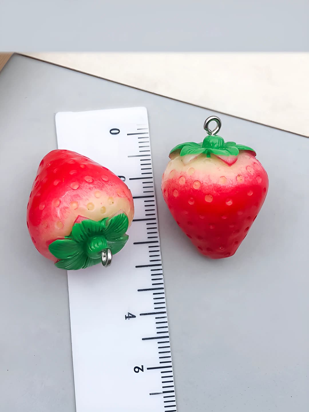 1 dona katta qizil smola 3D olcha 29x20mm-6.3g