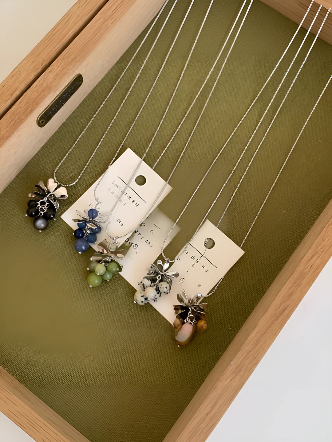 Women's grape pendant necklace with colorful stone, simple clavicle chain in individual style