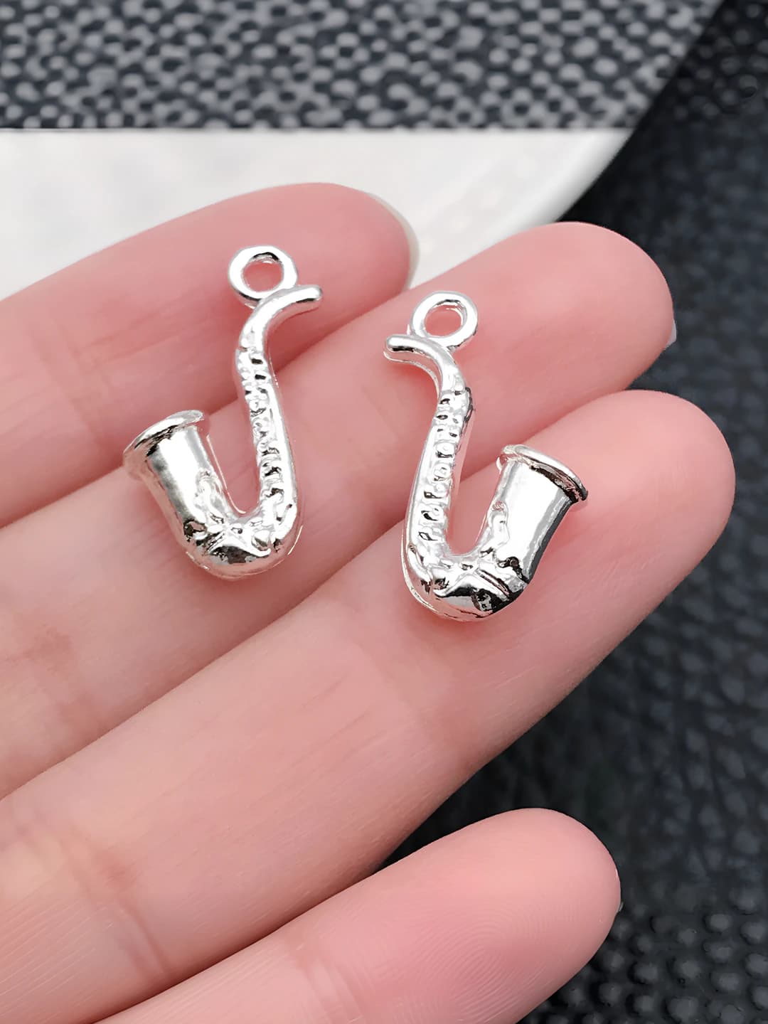 1 ta saksofon 16x24mm-1.55g-20926