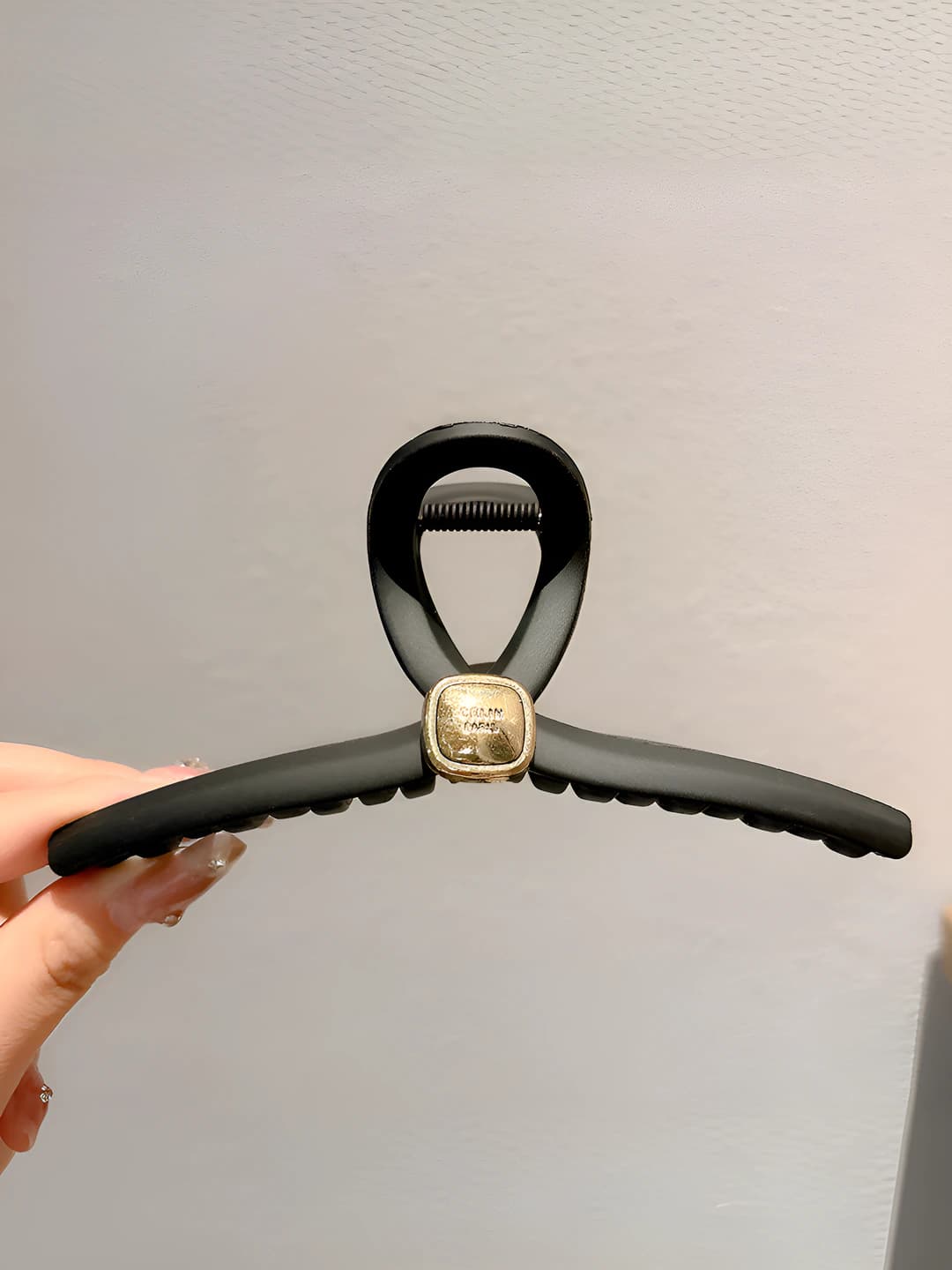 Mat qora kvadrat 15 sm