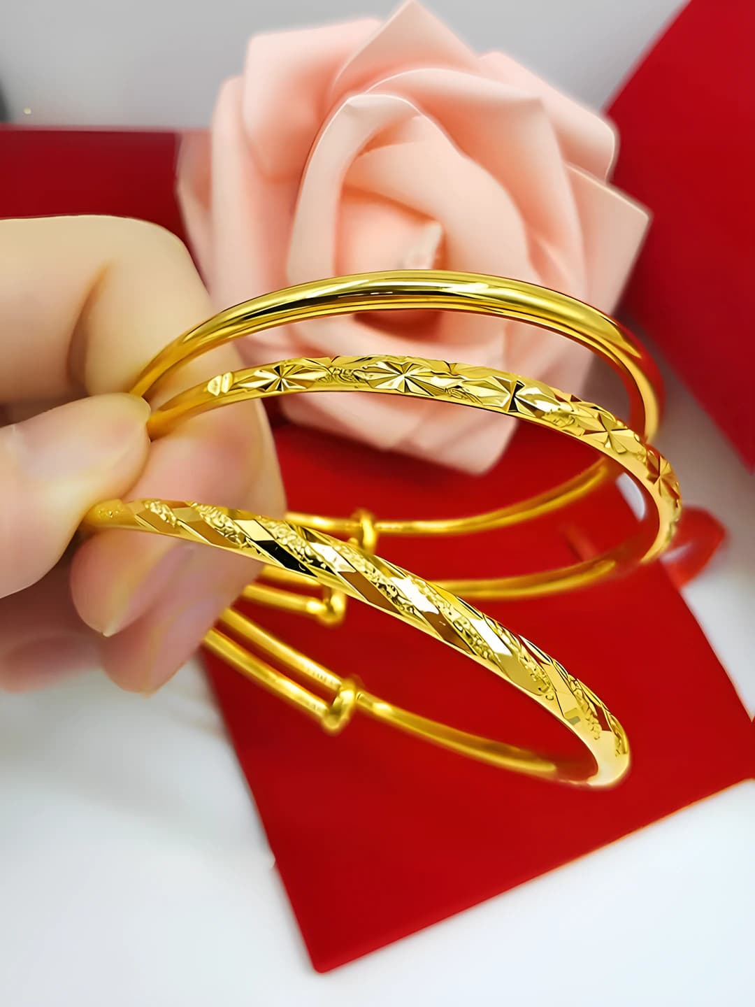 Women's gold-plated brass bracelet with glossy finish and star pattern