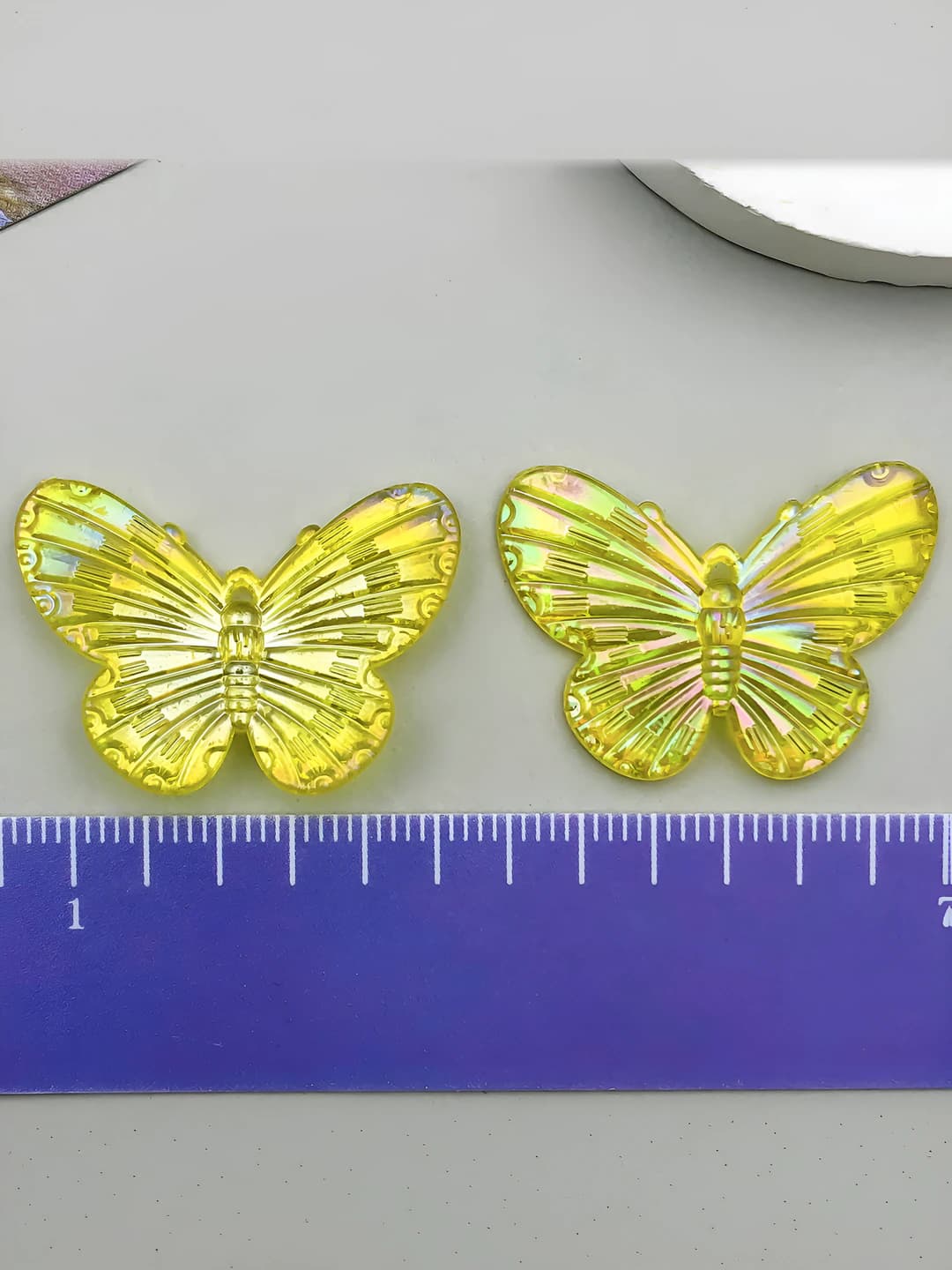 1 шт жёлтый акрил радужная бабочка 30x22mm-0.9g