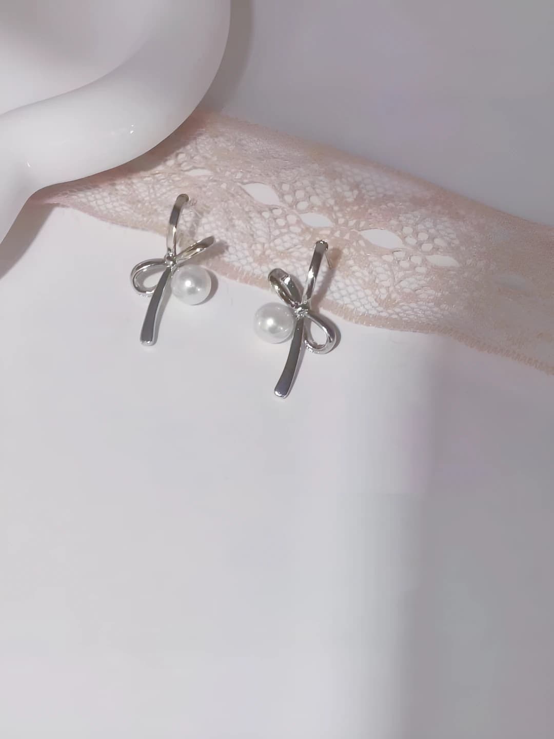 Pearl bow stud earrings
