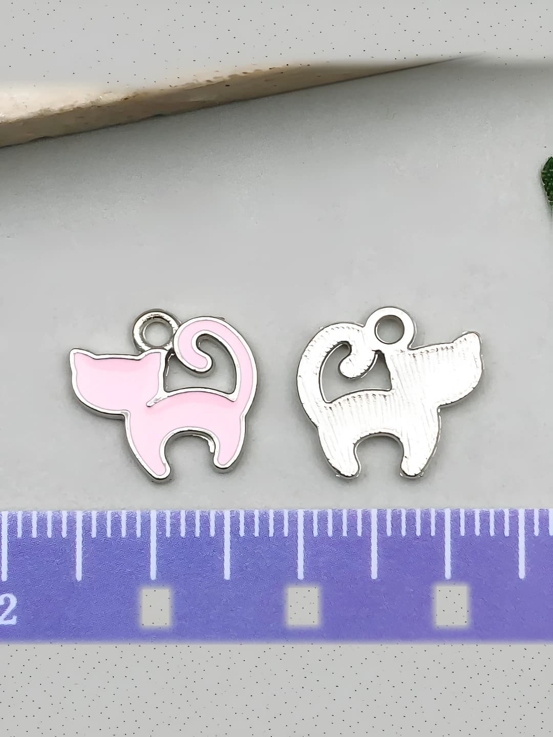 Розовая кошка 12x12mm