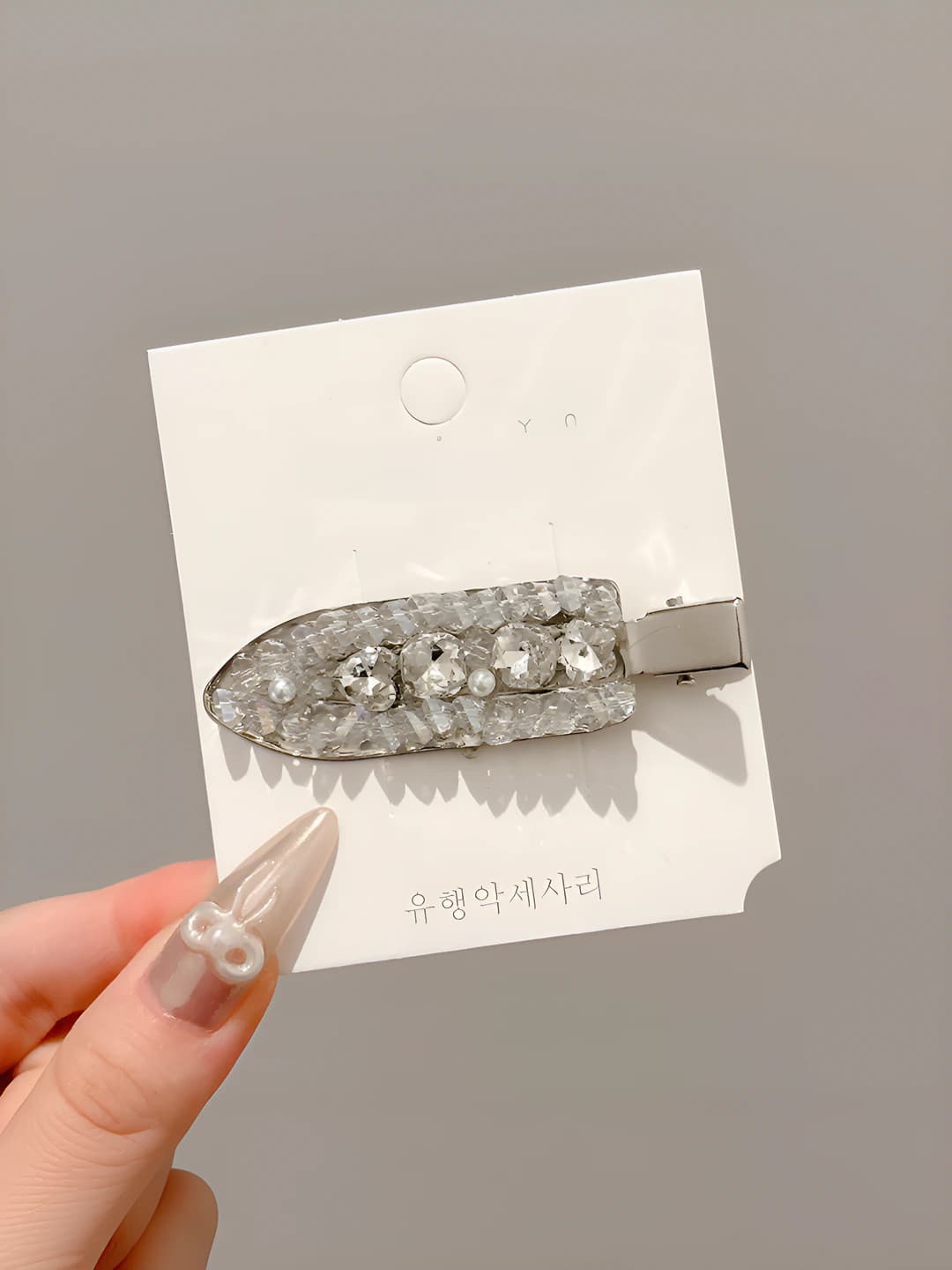 White crystal, 6.8 cm