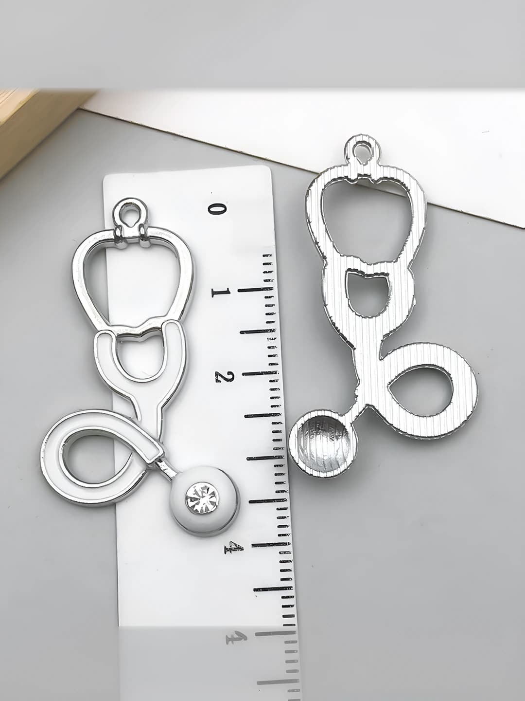 1 шт большой белый с бриллиантами стетоскоп 41x23mm-3.2g-23221
