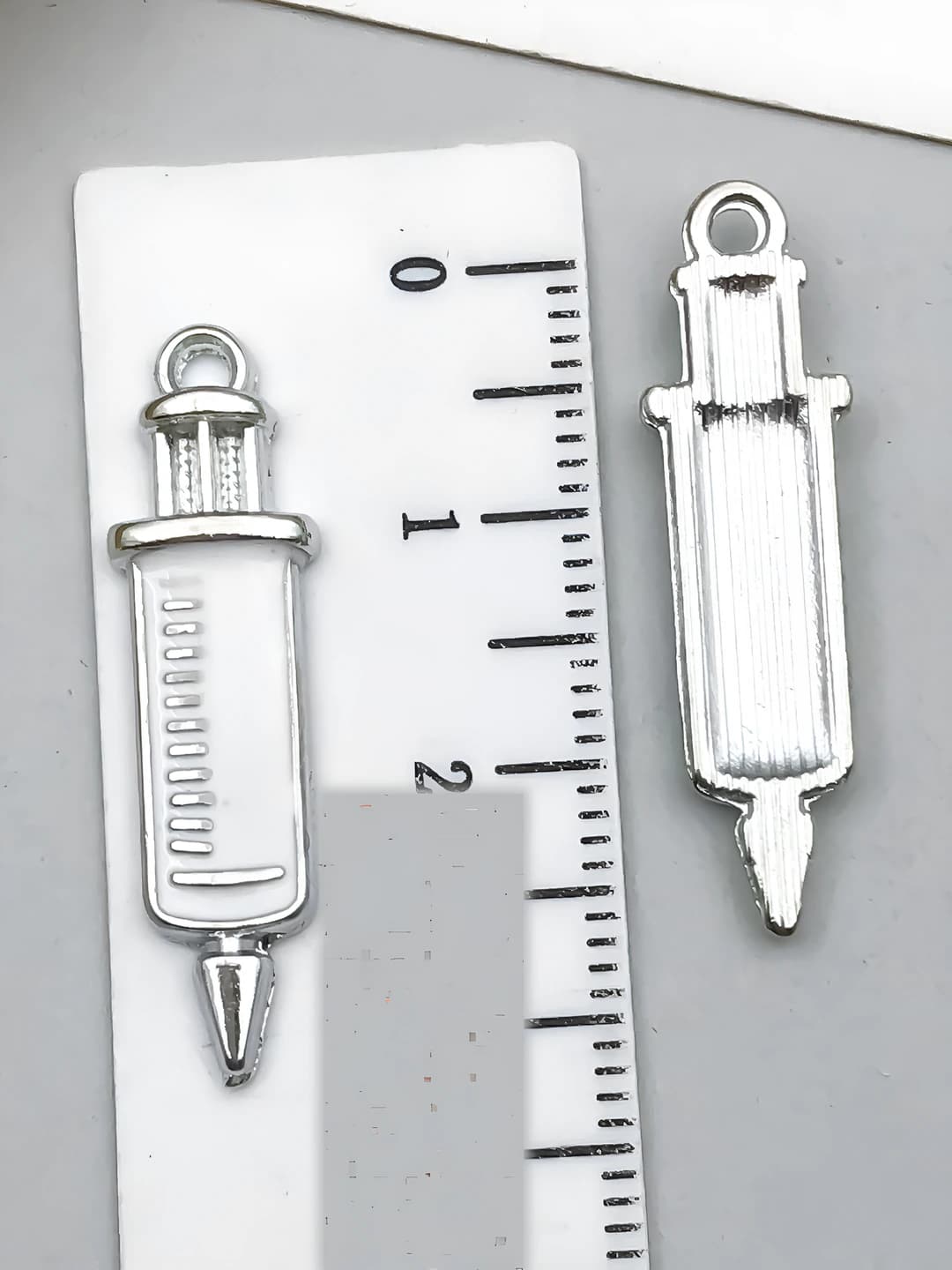 Малый, белый шприц 30x8mm