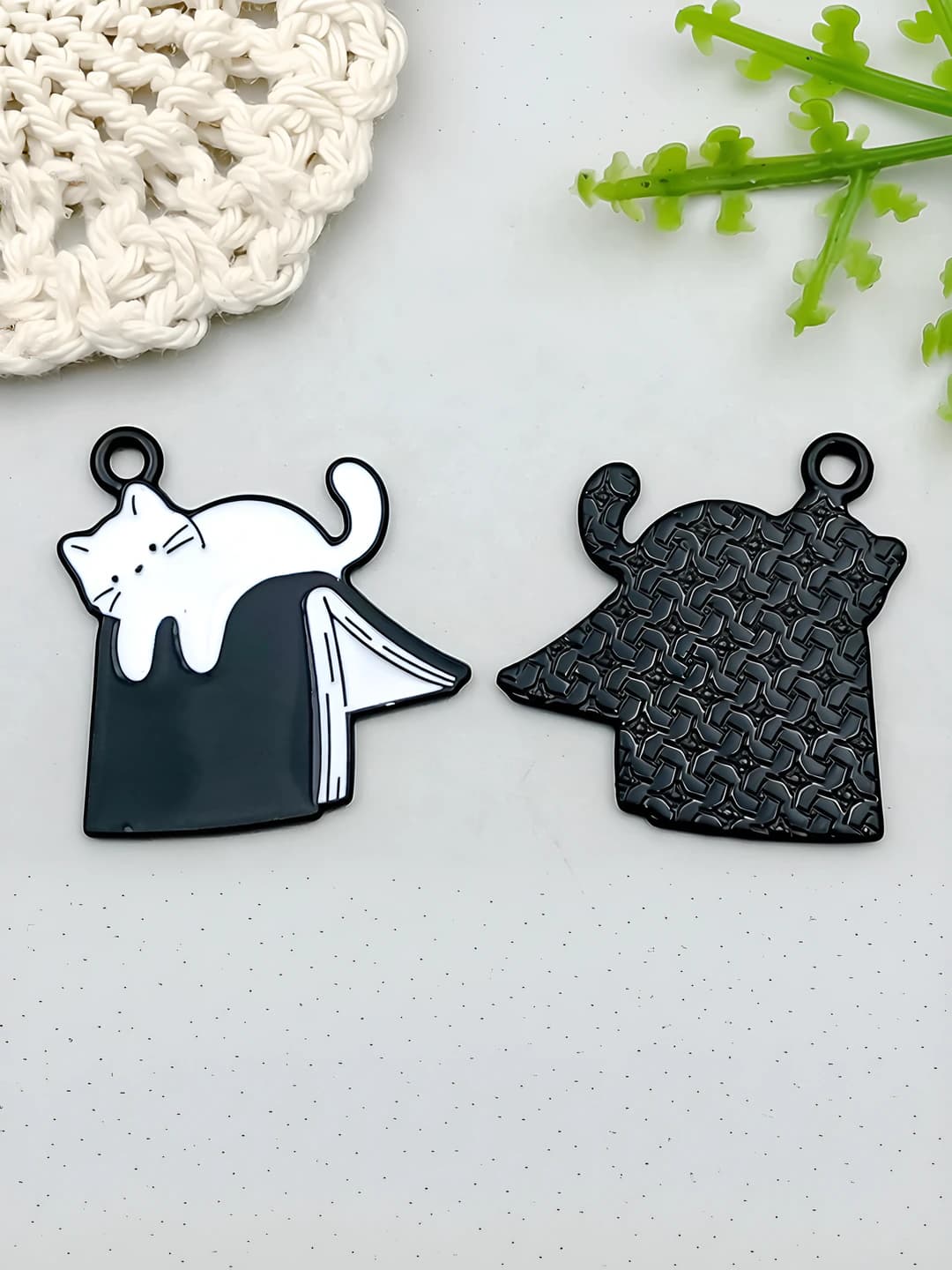 1 pc bear, book, 26x25mm, 2.0g