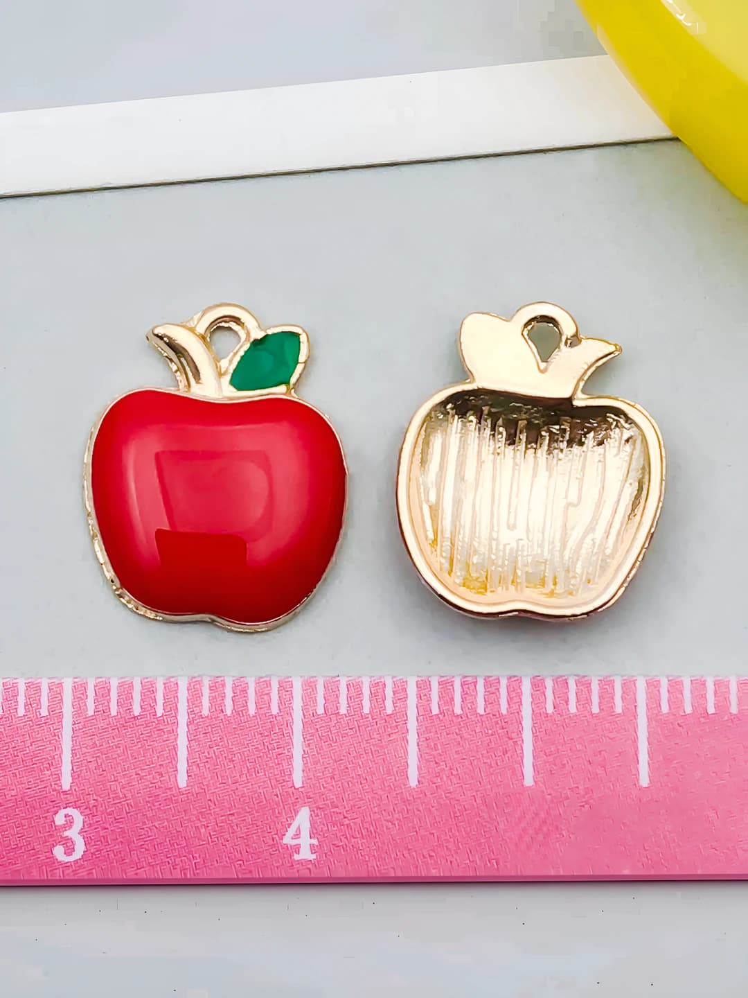 1 red apple, 12x15mm, 0.7g