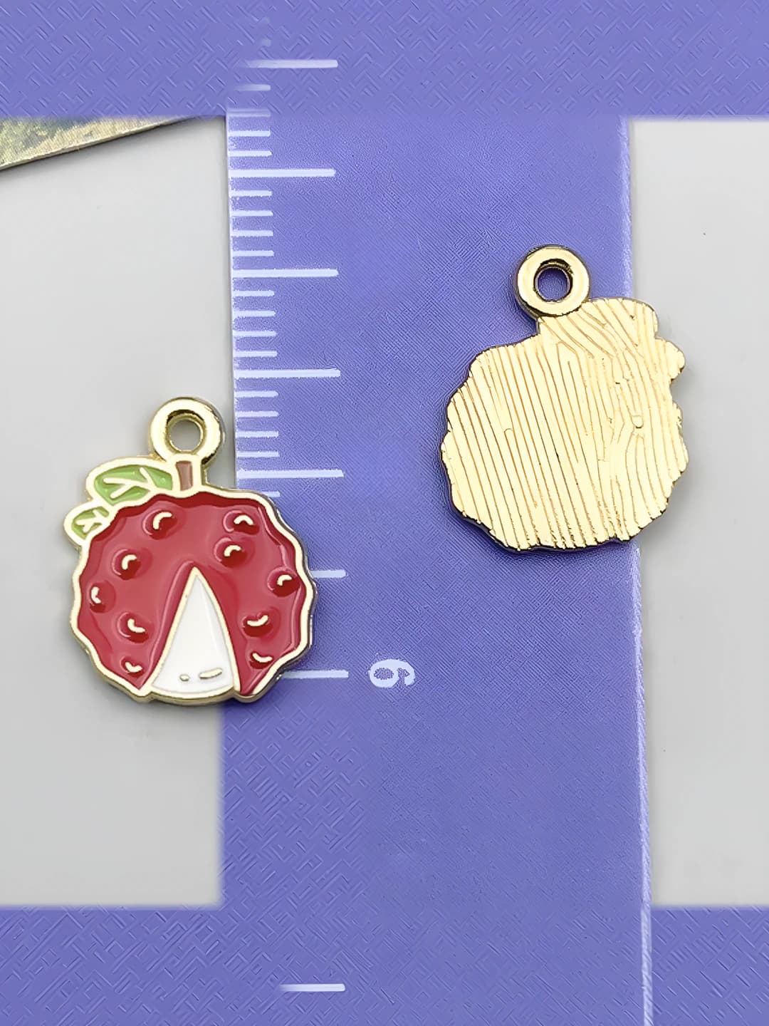 1 шт Красный личи 15x12x1mm-0.7g