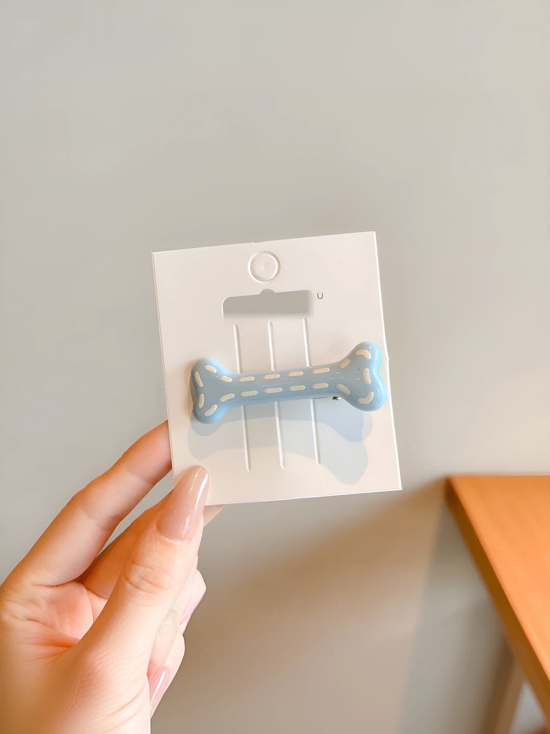 1# Light blue bone clip ~5.5 cm