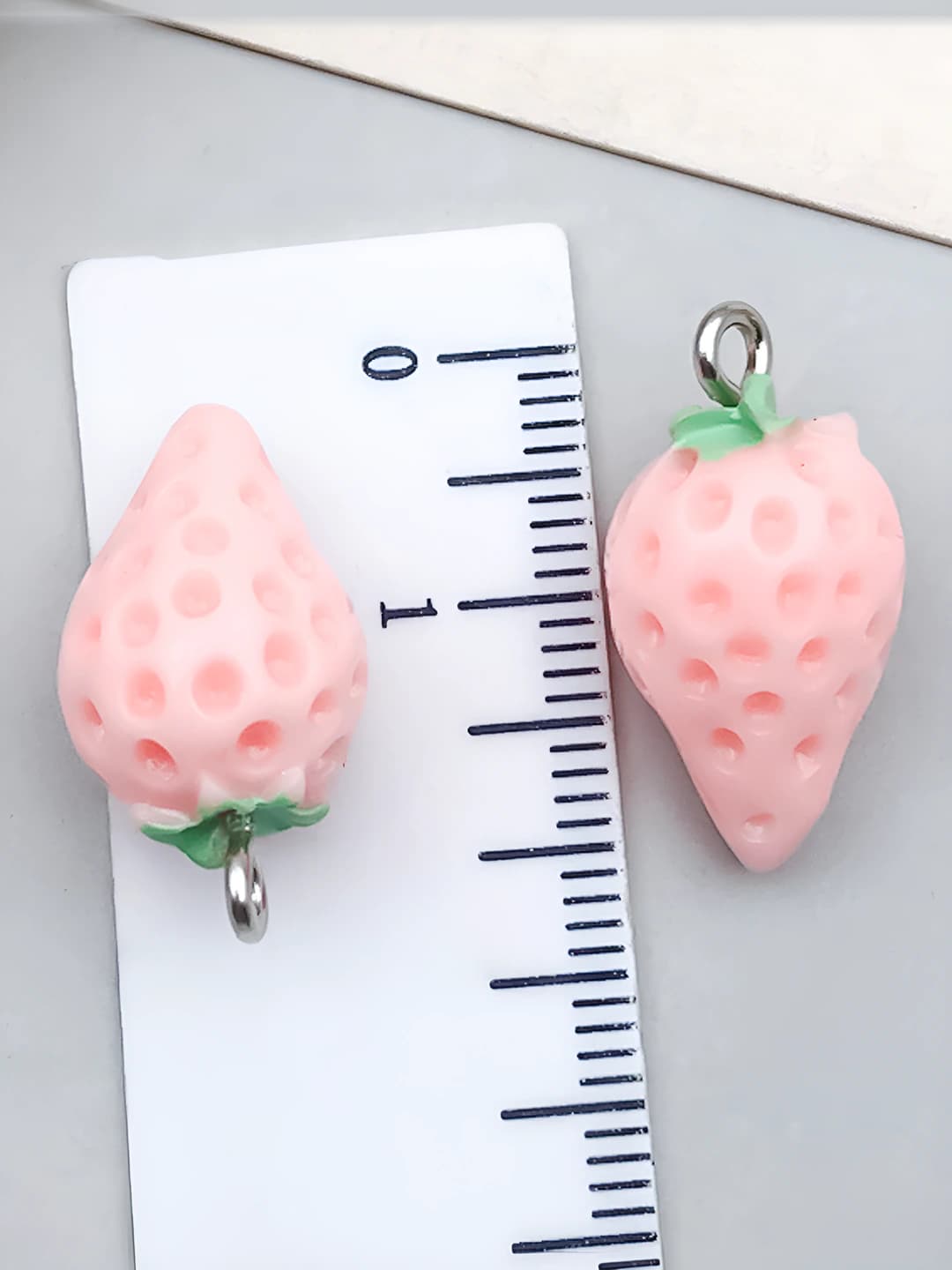 Pink 3D strawberry, 21x11mm, 1.1g