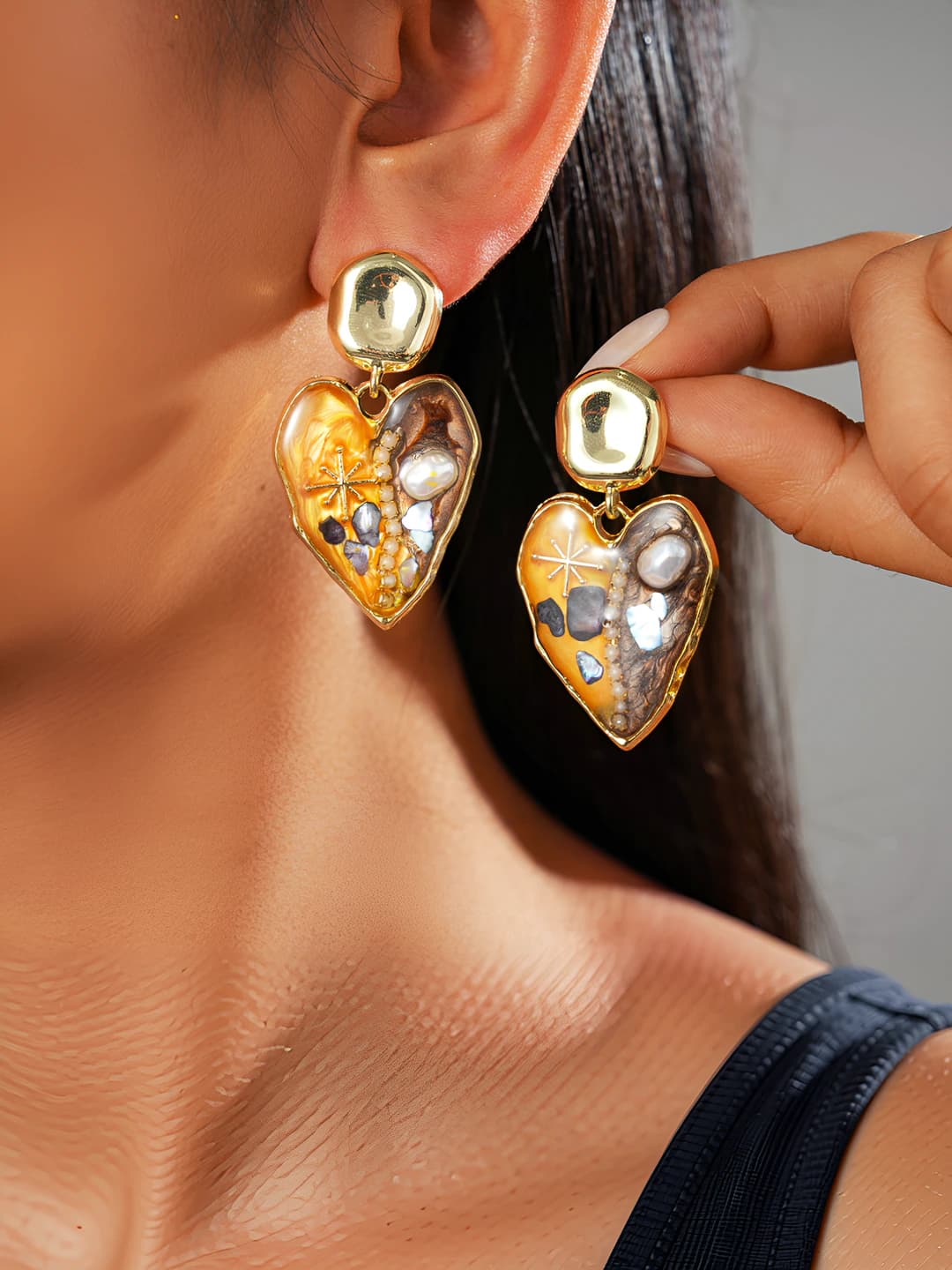 Women's retro style geometric heart earrings with imitation pearl and shell on silver post